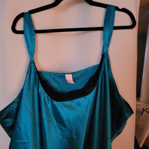 Serenada Intimates & Sleepwear Seranada 5x Matching Robe Gown